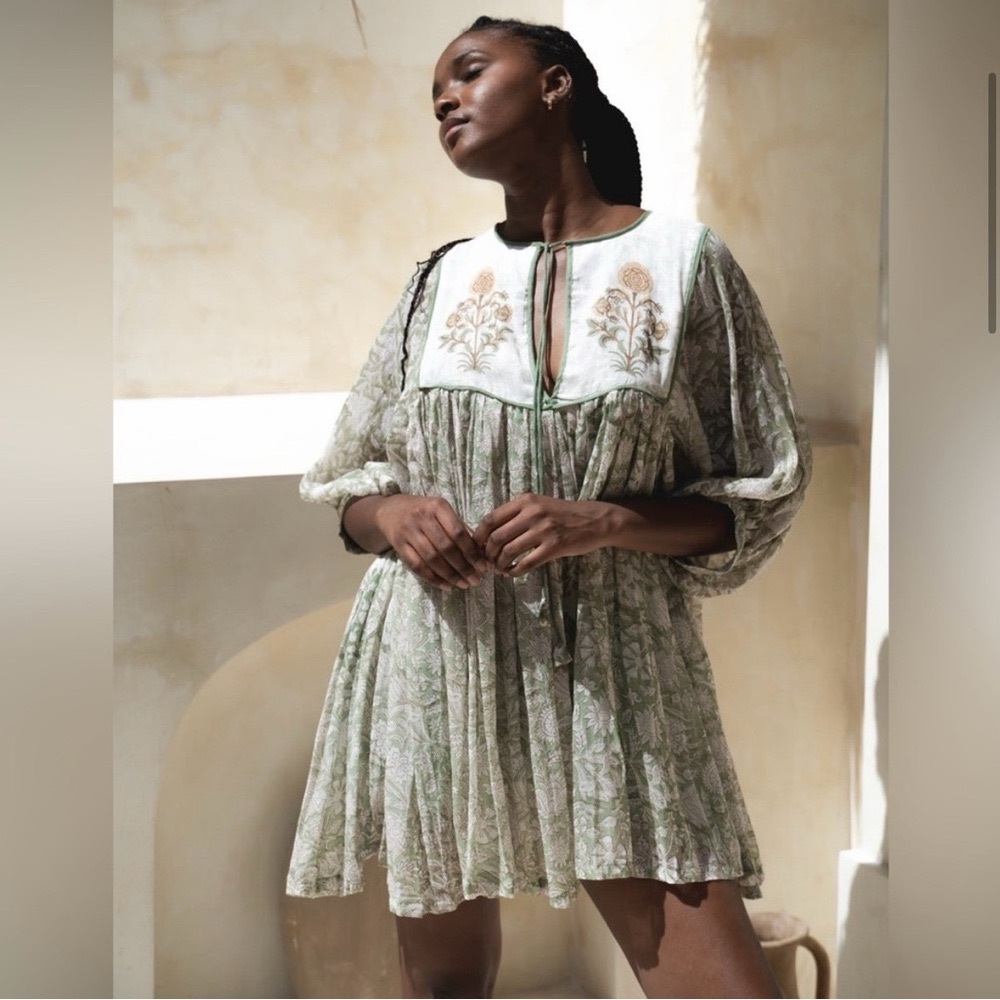 Daughters of India Diya Dress in Pistachio